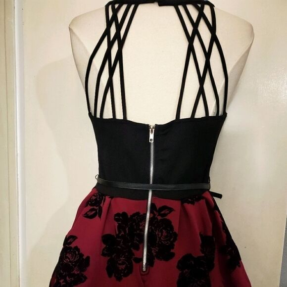 Star vixen dress   - Picture 6 of 9